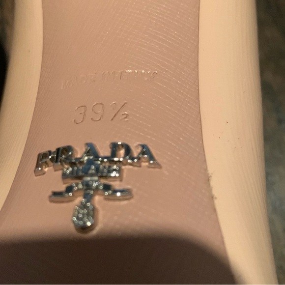 Prada Toe Pointed Patent Leather Heels - Picture 4 of 6